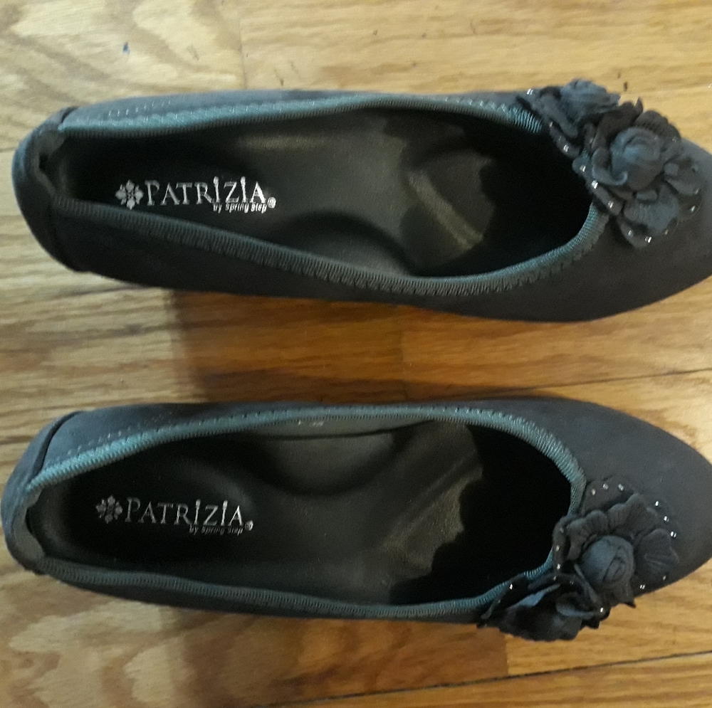 Spring Step faux suede wedge heels size 38 7.5